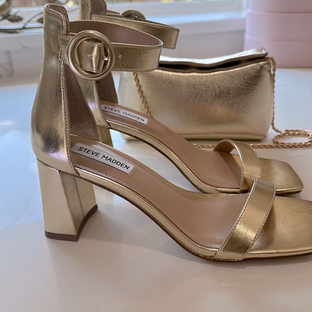 Steve Madden gold sandals NWOT